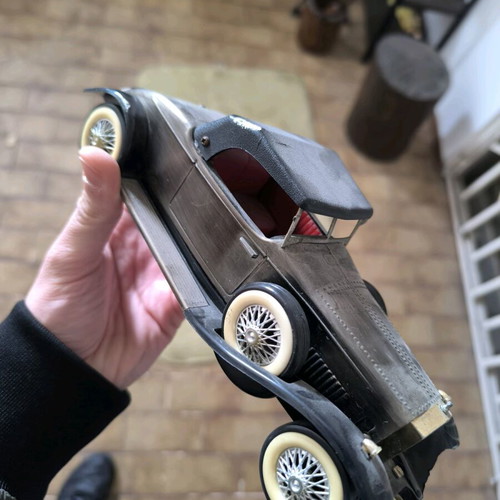 Decorative metal car used with speaker and 9volt battery