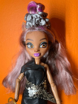 Monster High Clawdeen Wolf like new with handmade leather dress G3 Mattel