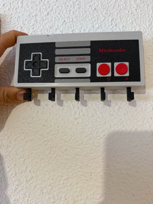 NES key holder like new