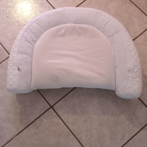 Greco Strom Cozy Hug baby nest like new, white quilted texture