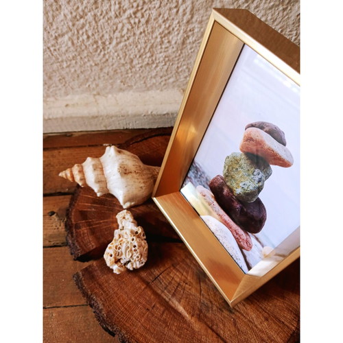 Decorative photo frame with 10x15cm printed picture