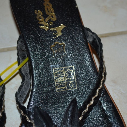 Boxer black sandals with low heel like new, size 36