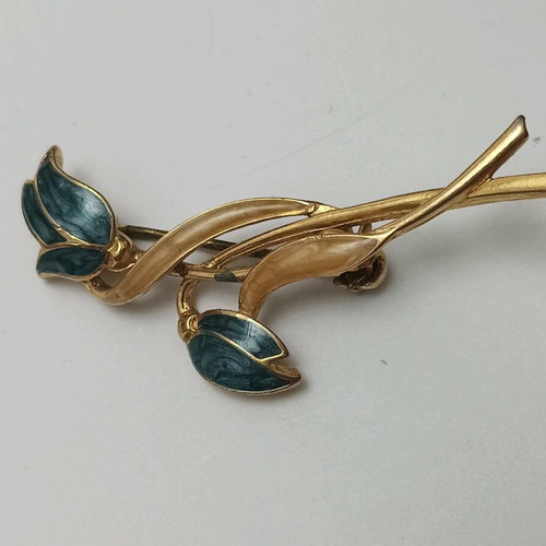 Vintage pins used, set of 3, red