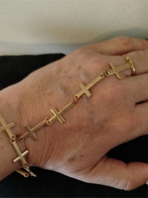 Hand jewelry used with 10 crosses, adjustable size bracelet and ring