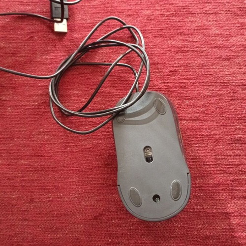 Logitech M90 computer mouse like new with USB cable