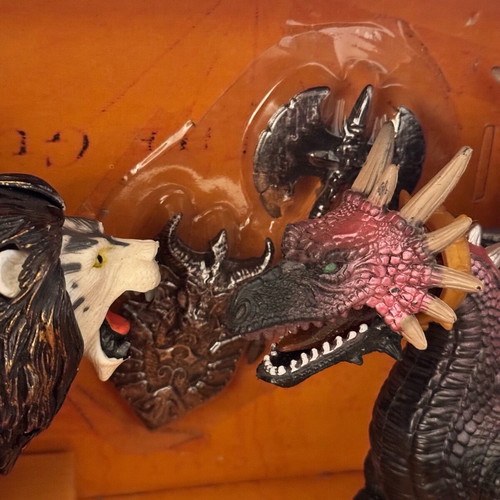 Knight Quest for Dark Beasts figures like new with damaged packaging