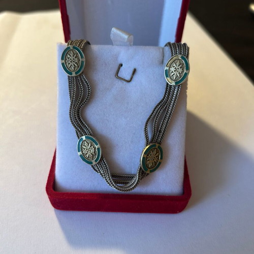 Silver 925 necklace like new, silver color