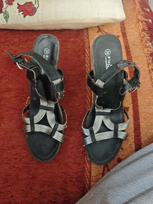 Voi&Noi platform sandals size 39 like new, black and grey