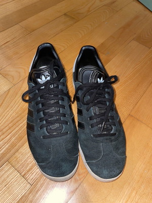 Adidas Gazelle αθλητικά μεταχειρισμένα, μέγεθος 40, μαύρο καστόρι