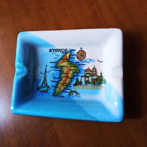 Small ashtray in excellent condition