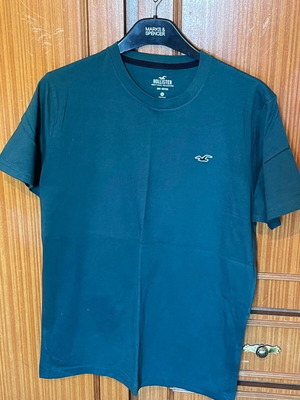 Hollister t-shirt like new, green, size M