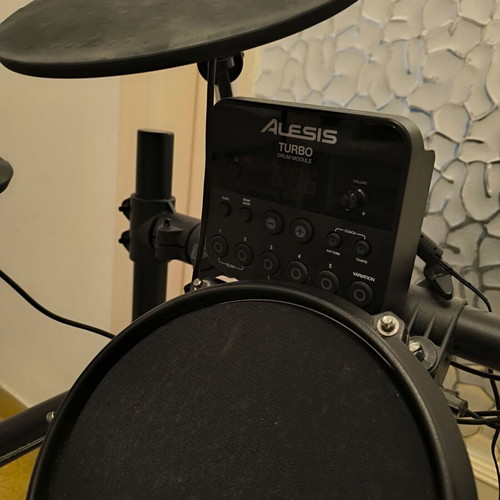 Alesis Turbo Mesh Kit electronic drums with Elevate-5-MKII powered studio speakers used