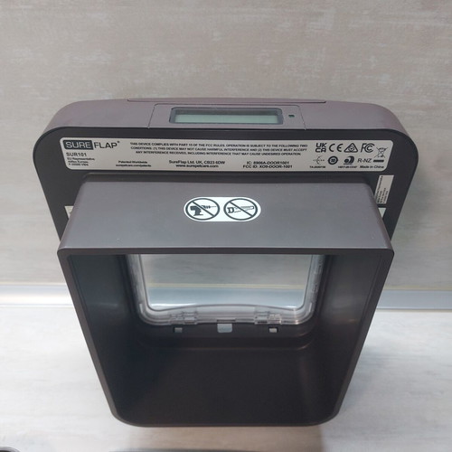 SureFlap Microchip Pet Door SUR101 like new, smart cat and dog flap