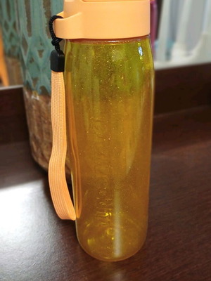 Tupperware bottle 750 ml with glitter and strap new