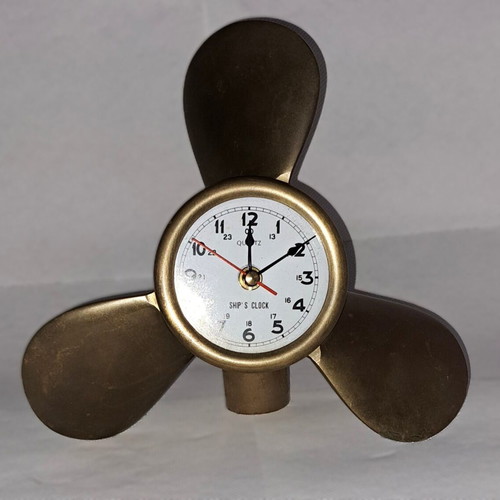 Ship's Clock brass wall and table clock like new, analog
