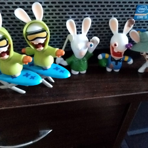 Rabbids Invasion figures set of 5 like new with extras