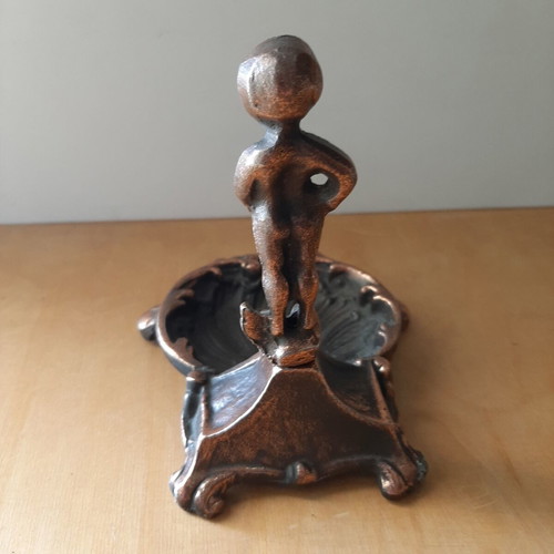 Vintage Manneken Pis Metal Ashtray Like New