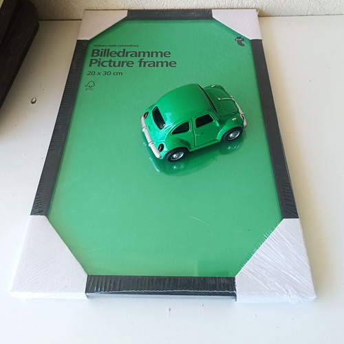 Flying Tiger picture frame 20x30cm and metal Volkswagen Beetle car