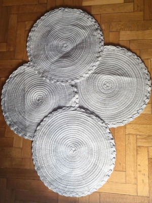 Placemats set of 4 like new