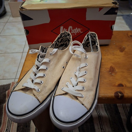 Lee Cooper sneakers canvas size 44 used, white beige
