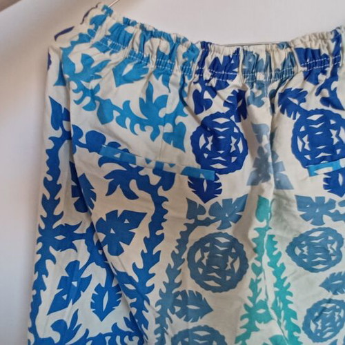 Amelia pants size M like new, white and blue