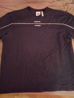Adidas black t-shirt XL lightly worn