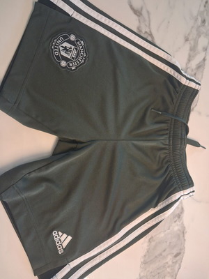Manchester United Adidas παιδικά ποδοσφαιρικά σορτς εκτός έδρας 8-9 ετών σαν καινούργια
