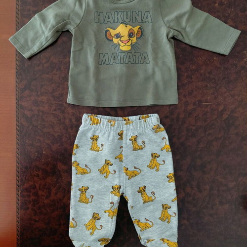 Hakuna Matata baby set like new