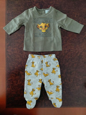 Hakuna Matata baby set like new