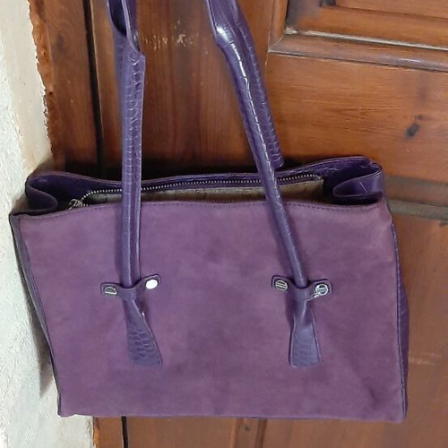 Gillian shoulder bag like new, purple