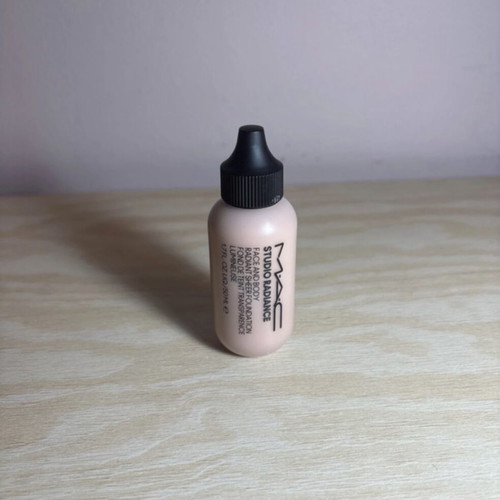 MAC Make up new in shade W3