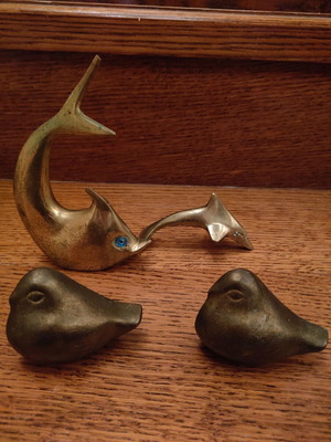 Vintage set of 4 bronze figurines with 2 dolphins and 2 birds like new