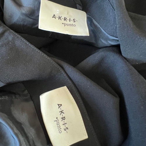 Akris Punto women's wool suit like new, size US10, blue