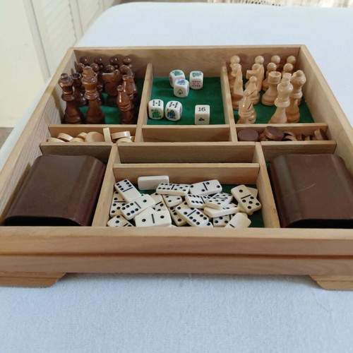 Collectible multi-game set with chessboard, backgammon, checkers, dice