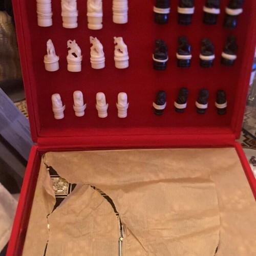 Onyx chess set new in velvet case