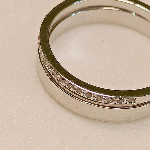 White gold 18K ring with brilliant cut diamonds used