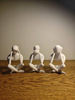 3D statues Akou-Vlepe-Sopa like new plastic 10 cm