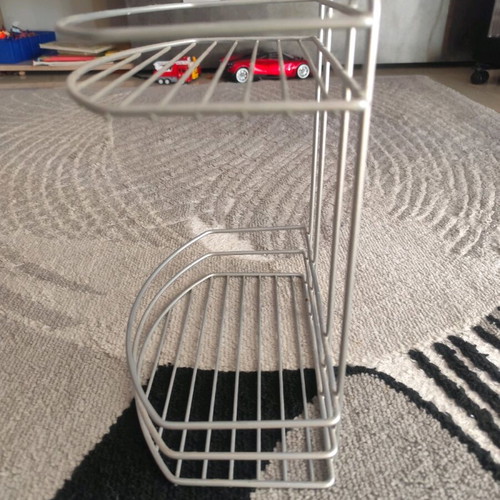 Small shelf like new, silver, dimensions 20x30