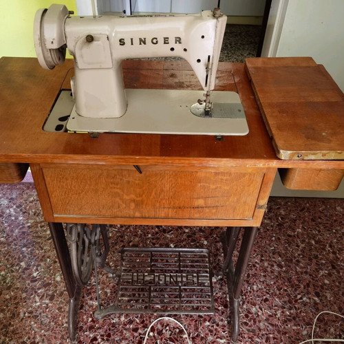Singer sewing machine used without belt