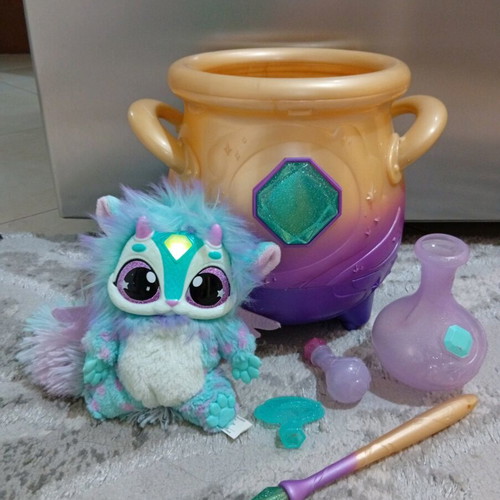 Giochi Preziosi Magic Mixies Cauldron with Blue Plush Animal like new