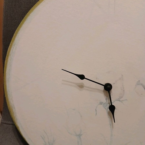 Wall clock like new with floral design analog