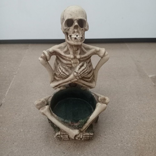 Ashtray Skeleton like new with skull design