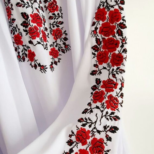Blouse with embroidered flowers new, size M