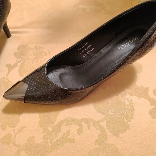 Migato black pumps new with croco pattern and metal tip