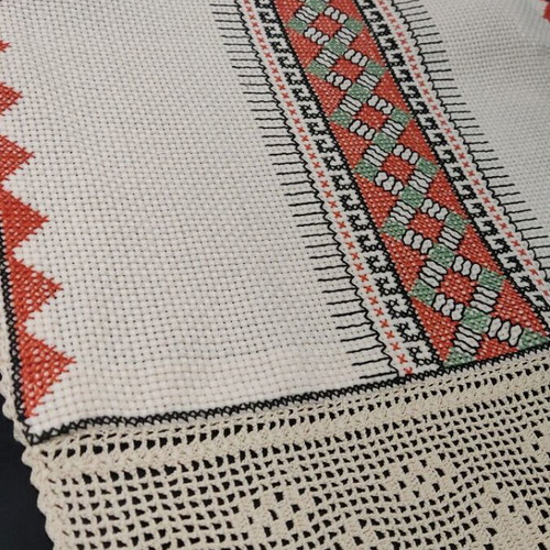 Handmade vintage table runners, set of 2, like new