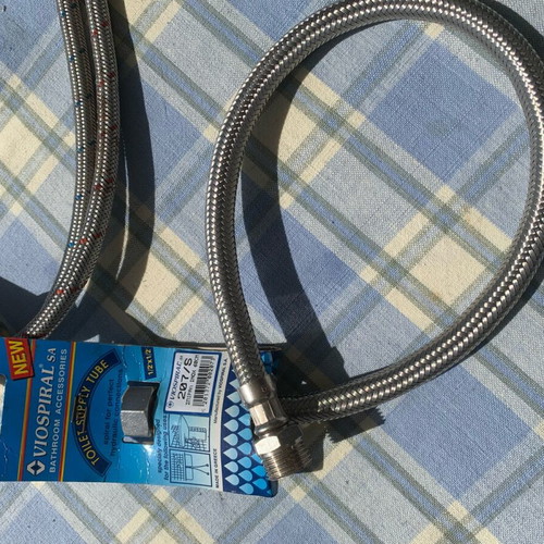 Set of 2 kitchen sink faucets like new, heavy-duty foldable