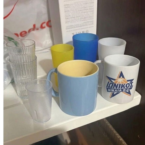 Set of 6 tall plastic glasses and 2 ceramic mugs new