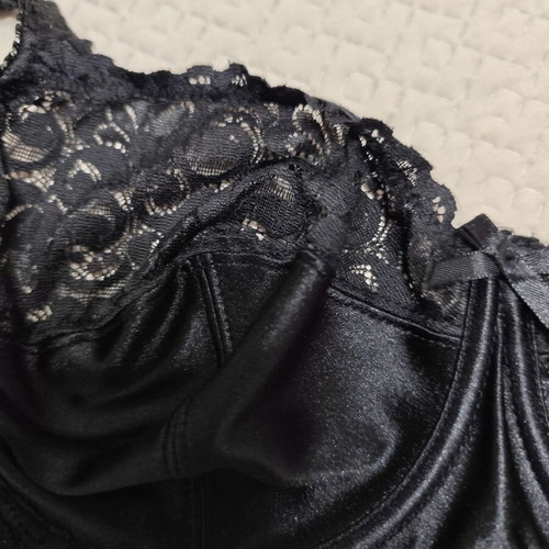 Black lace bra, size 90, new