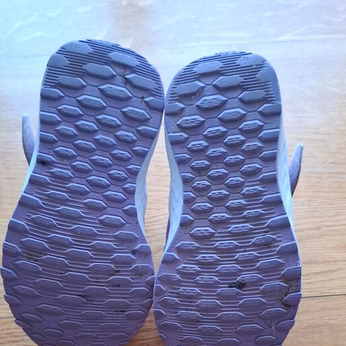 New Balance athletic shoes like new, size 23.5, purple