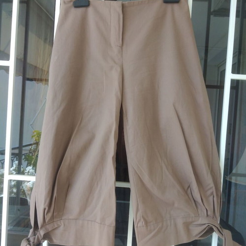 Beige-brown cotton bermuda shorts size small like new